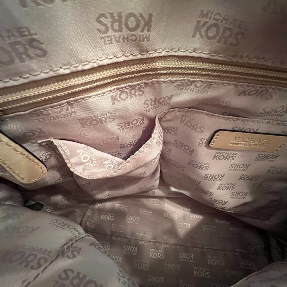 Michael Kors MK Signature and authentic Shoulder Tote Bag - Picture 12 of 16